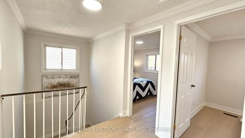 Photo 12 at 19 Pondtail Drive, Milliken, Toronto