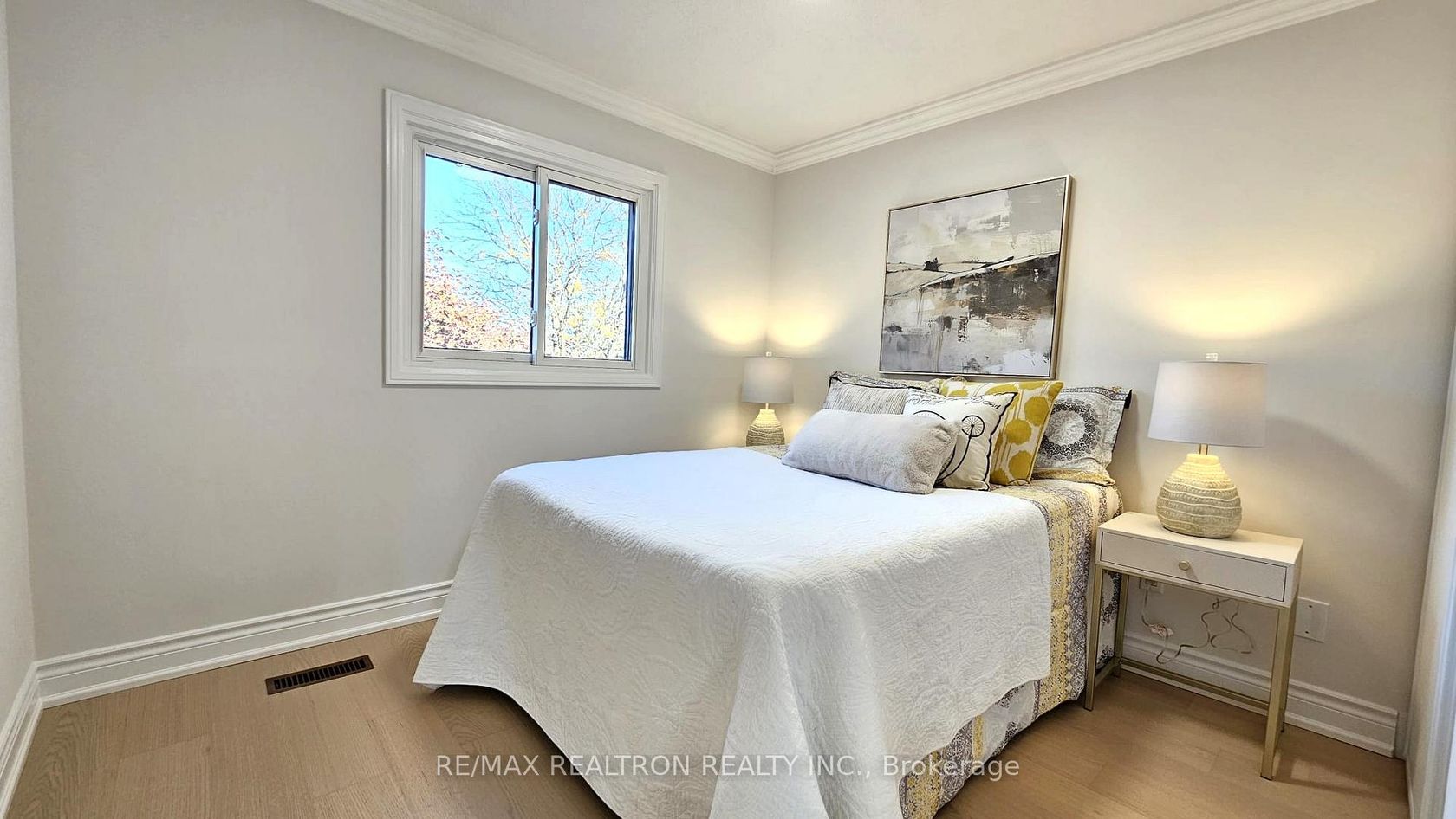 Photo 11 at 19 Pondtail Drive, Milliken, Toronto Photo 11 at 19 Pondtail Drive, Milliken, Toronto