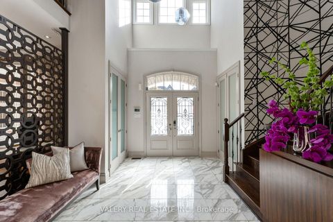 Photo 3 at 211 Grand Vellore Crescent, Vellore Village, Vaughan