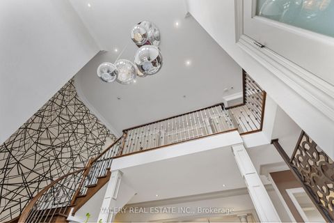 Photo 5 at 211 Grand Vellore Crescent, Vellore Village, Vaughan