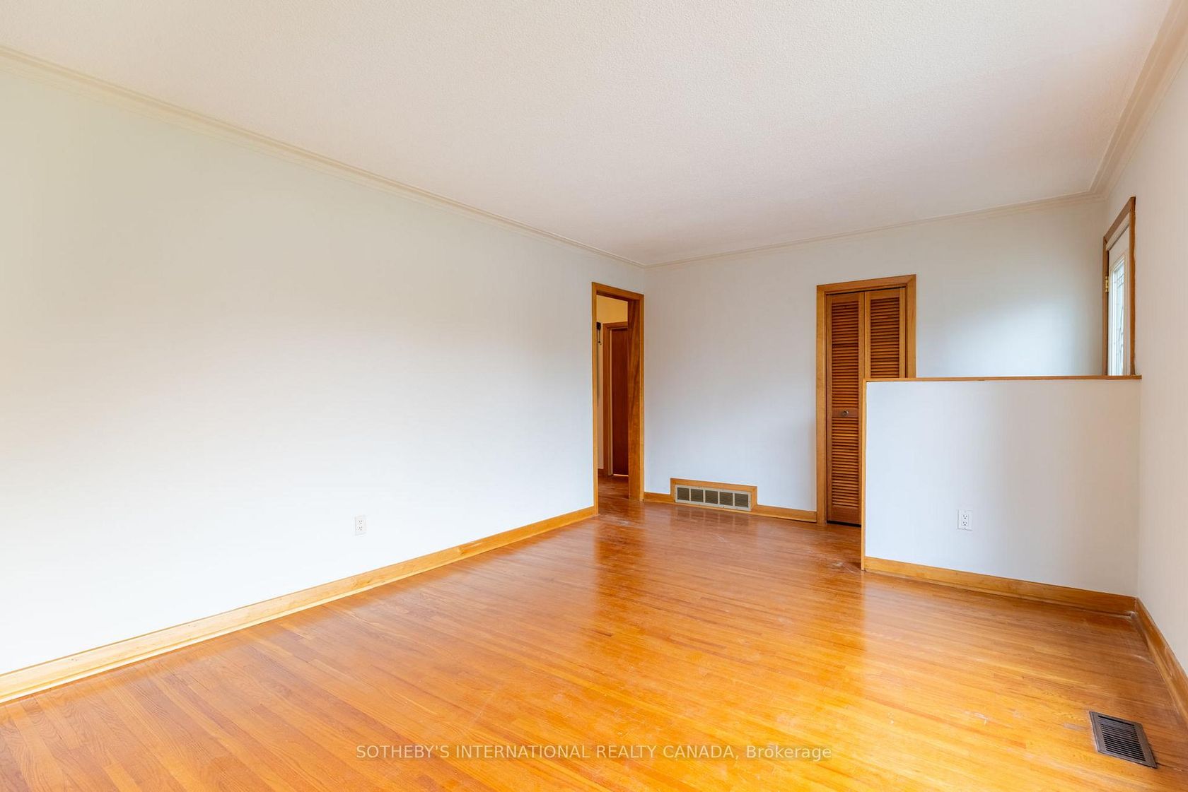 Photo 5 at 123 Redwater Drive, Kipling, Toronto Photo 5 at 123 Redwater Drive, Kipling, Toronto