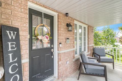 Photo 3 at 3 Saxon Road, Shore, Barrie