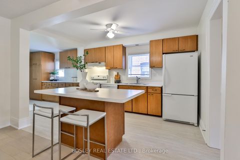 Photo 15 at 682 Hillsdale Avenue E, Mount Pleasant East, Toronto