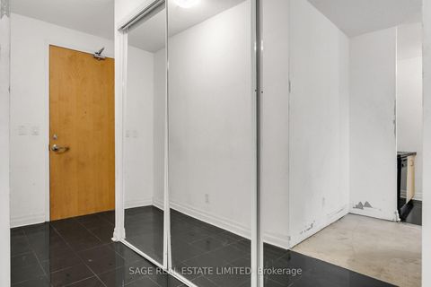Photo 2 at 213 - 70 Alexander Street, Yonge Corridor, Toronto