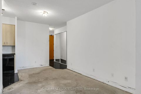 Photo 5 at 213 - 70 Alexander Street, Yonge Corridor, Toronto