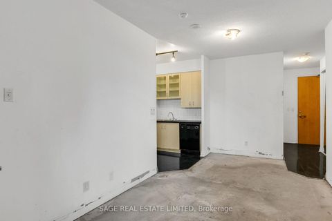 Photo 6 at 213 - 70 Alexander Street, Yonge Corridor, Toronto