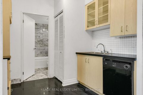 Photo 8 at 213 - 70 Alexander Street, Yonge Corridor, Toronto