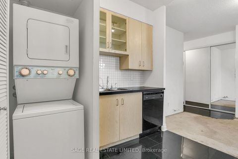 Photo 18 at 213 - 70 Alexander Street, Yonge Corridor, Toronto