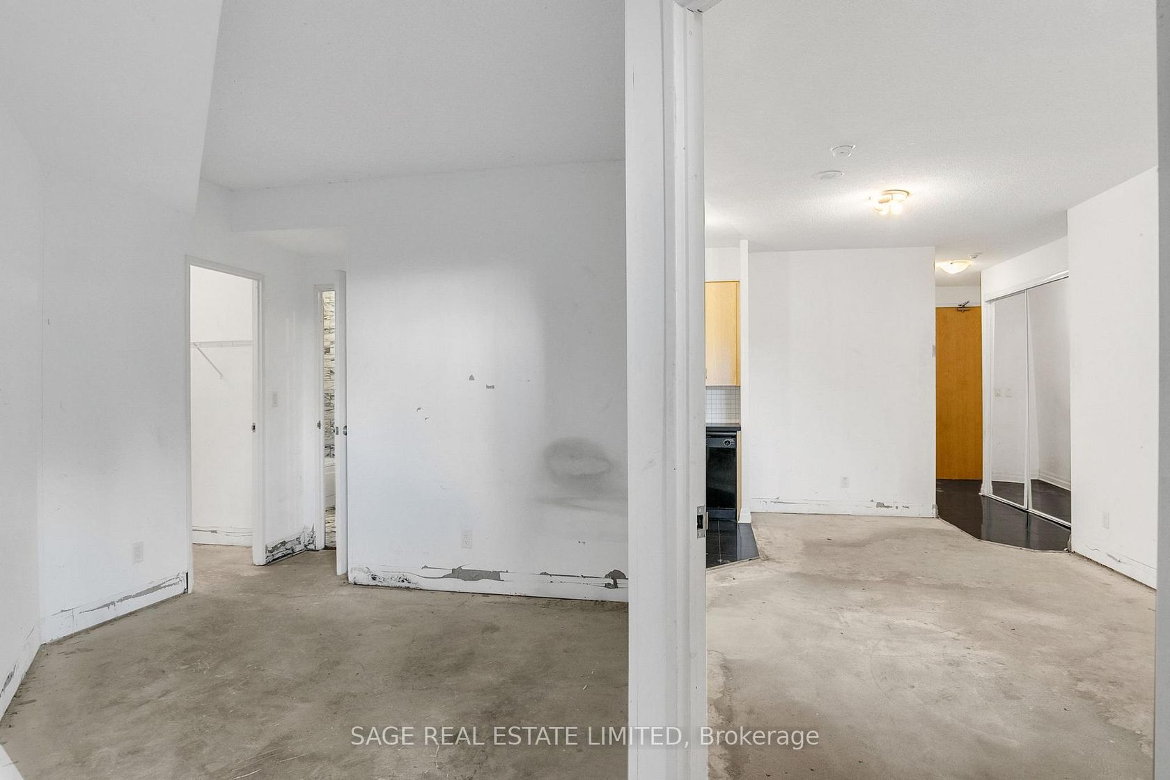 Photo 14 at 213 - 70 Alexander Street, Yonge Corridor, Toronto Photo 14 at 213 - 70 Alexander Street, Yonge Corridor, Toronto