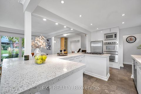 Photo 5 at 29 Newell Court, Humber Valley, Toronto