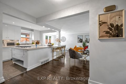 Photo 10 at 29 Newell Court, Humber Valley, Toronto