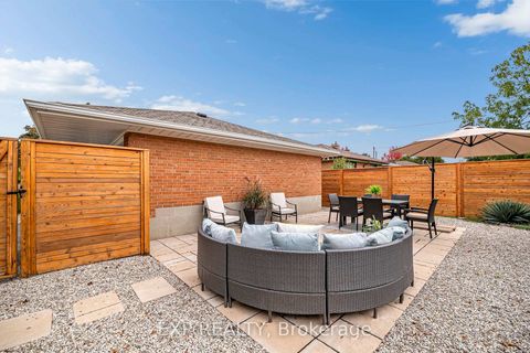 Photo 12 at 29 Newell Court, Humber Valley, Toronto