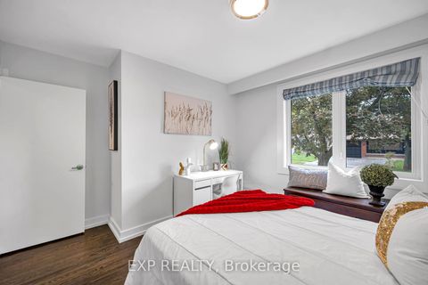 Photo 21 at 29 Newell Court, Humber Valley, Toronto