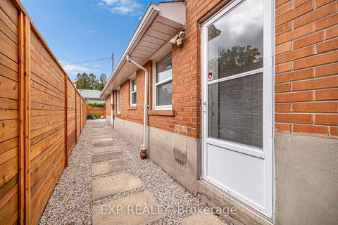 Photo 31 at 29 Newell Court, Humber Valley, Toronto