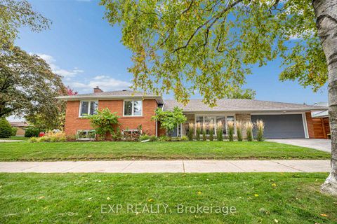 Photo 34 at 29 Newell Court, Humber Valley, Toronto