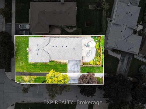 Photo 36 at 29 Newell Court, Humber Valley, Toronto