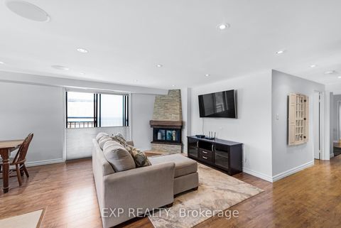 Photo 1 at 104 - 15390 Yonge Street, Aurora Heights, Aurora