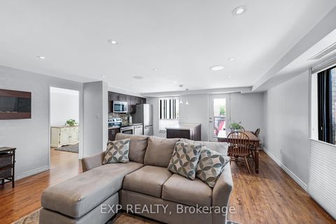 Photo 5 at 104 - 15390 Yonge Street, Aurora Heights, Aurora