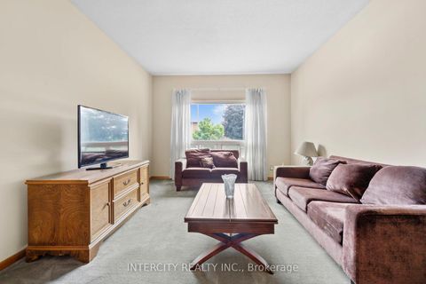 Photo 2 at 64 Brandy Crescent, East Woodbridge, Vaughan