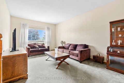 Photo 3 at 64 Brandy Crescent, East Woodbridge, Vaughan