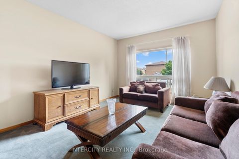 Photo 4 at 64 Brandy Crescent, East Woodbridge, Vaughan