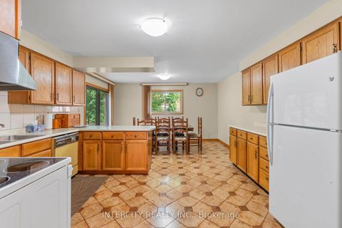 Photo 10 at 64 Brandy Crescent, East Woodbridge, Vaughan