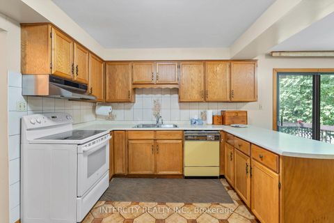 Photo 11 at 64 Brandy Crescent, East Woodbridge, Vaughan