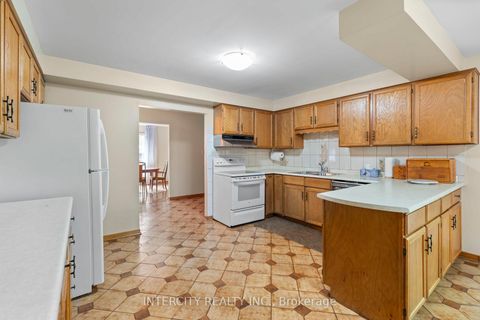 Photo 12 at 64 Brandy Crescent, East Woodbridge, Vaughan