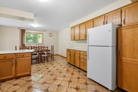 Photo 13 at 64 Brandy Crescent, East Woodbridge, Vaughan