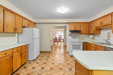 Photo 16 at 64 Brandy Crescent, East Woodbridge, Vaughan