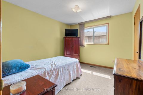 Photo 17 at 64 Brandy Crescent, East Woodbridge, Vaughan