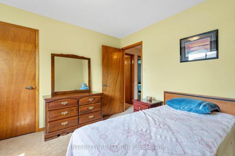 Photo 19 at 64 Brandy Crescent, East Woodbridge, Vaughan