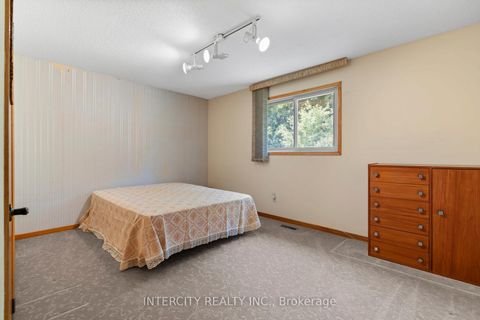 Photo 20 at 64 Brandy Crescent, East Woodbridge, Vaughan