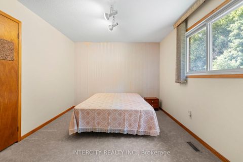 Photo 21 at 64 Brandy Crescent, East Woodbridge, Vaughan