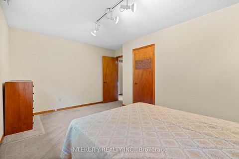 Photo 22 at 64 Brandy Crescent, East Woodbridge, Vaughan