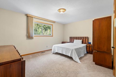 Photo 23 at 64 Brandy Crescent, East Woodbridge, Vaughan