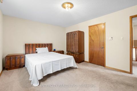 Photo 24 at 64 Brandy Crescent, East Woodbridge, Vaughan