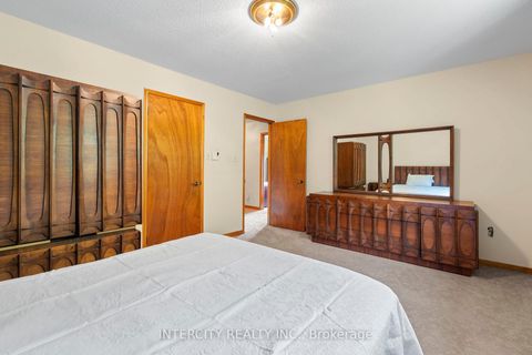 Photo 25 at 64 Brandy Crescent, East Woodbridge, Vaughan