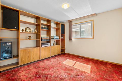 Photo 27 at 64 Brandy Crescent, East Woodbridge, Vaughan