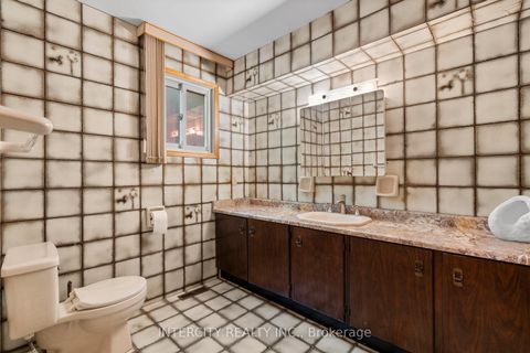 Photo 29 at 64 Brandy Crescent, East Woodbridge, Vaughan