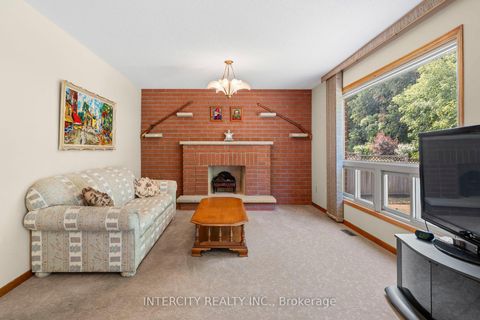 Photo 30 at 64 Brandy Crescent, East Woodbridge, Vaughan