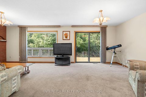 Photo 31 at 64 Brandy Crescent, East Woodbridge, Vaughan