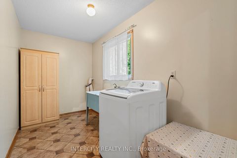 Photo 33 at 64 Brandy Crescent, East Woodbridge, Vaughan