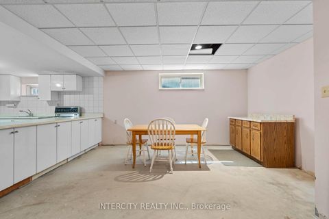 Photo 35 at 64 Brandy Crescent, East Woodbridge, Vaughan