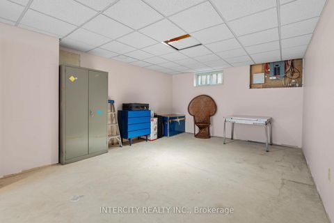 Photo 36 at 64 Brandy Crescent, East Woodbridge, Vaughan