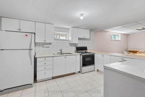 Photo 37 at 64 Brandy Crescent, East Woodbridge, Vaughan