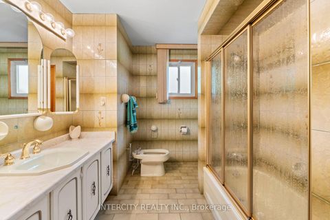 Photo 41 at 64 Brandy Crescent, East Woodbridge, Vaughan