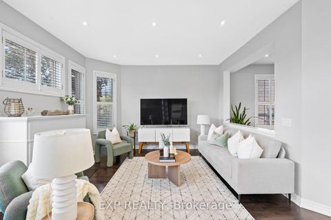 Photo 9 at 61 Timbercreek Court, L'Amoreaux, Toronto