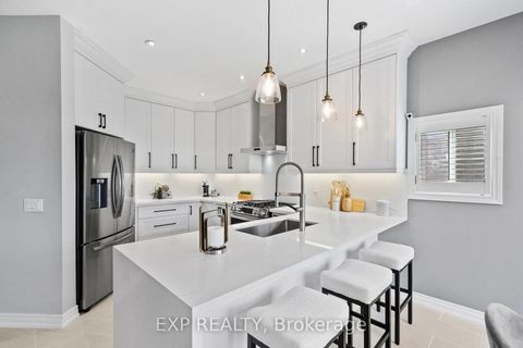 Photo 11 at 61 Timbercreek Court, L'Amoreaux, Toronto