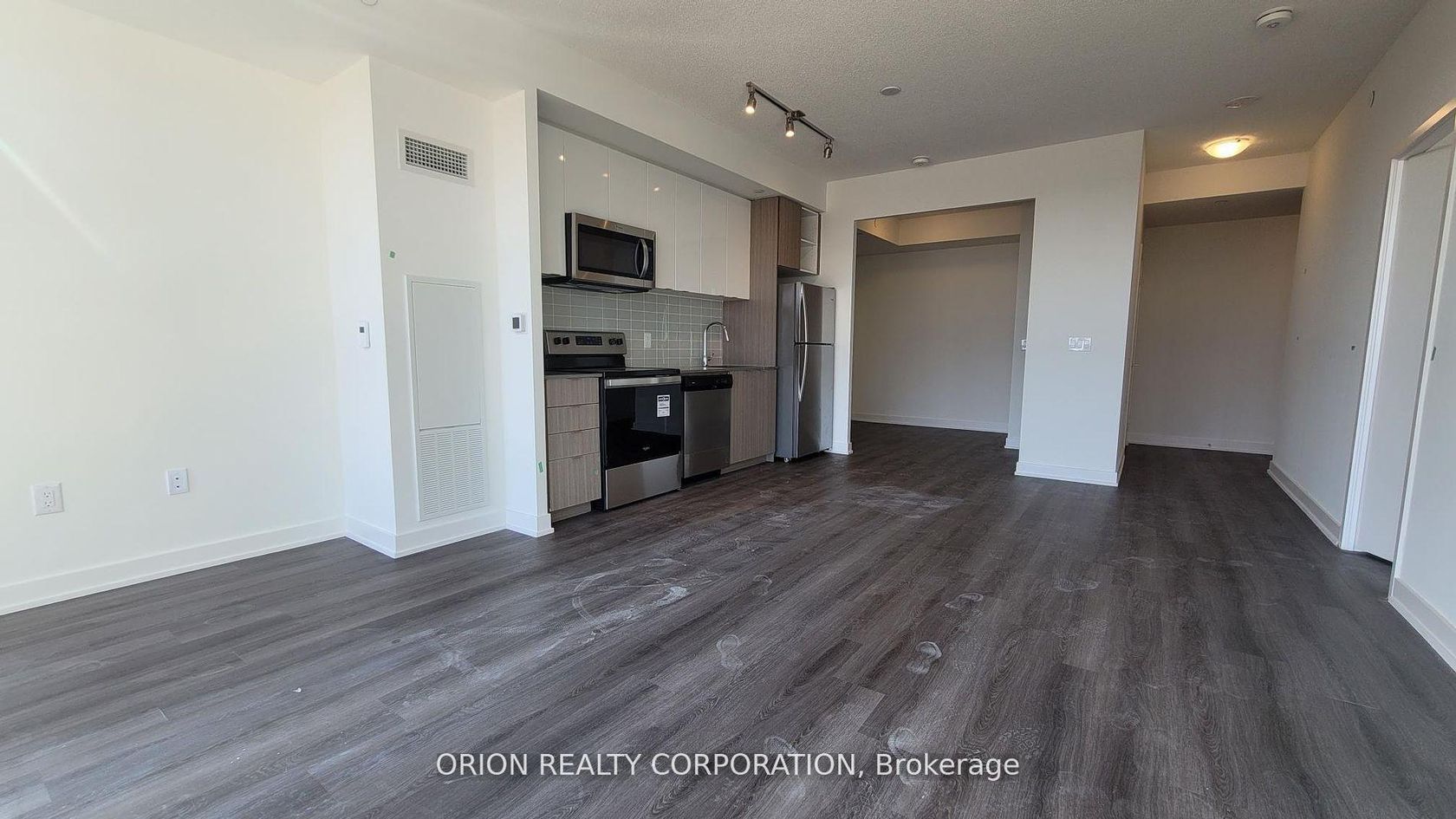 Photo 6 at 613 - 859 The Queensway, Queensway, Toronto Photo 6 at 613 - 859 The Queensway, Queensway, Toronto